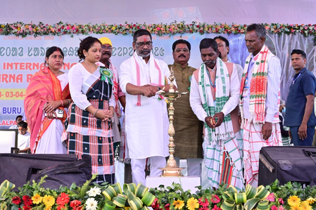 झारखंड की लुगूबुरु पहाड़ी पर अंतरराष्ट्रीय संथाल आदिवासी धर्म महासम्मेलन में उमड़ा आस्था का सैलाब