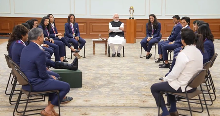 जब ट्रॉफी के बगैर पीएम मोदी से मिली थी भारतीय महिला क्रिकेटर, हरमनप्रीत ने याद किया वो दिन जब ट्रॉफी के बगैर पीएम मोदी से मिली थी भारतीय महिला क्रिकेटर, हरमनप्रीत ने याद किया वो दिन