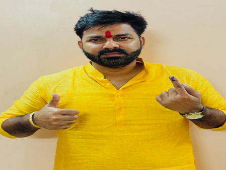 भोजपुरी सिंगर पवन सिंह और खेसारी लाल यादव ने डाला वोट, लोगों से भी की अपील भोजपुरी सिंगर पवन सिंह और खेसारी लाल यादव ने डाला वोट, लोगों से भी की अपील