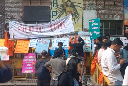 जेएनयू में छात्रसंघ चुनाव की मतगणना जारी, 3 सीटों पर लेफ्ट को बढ़त, 1 पर एबीवीपी आगे जेएनयू में छात्रसंघ चुनाव की मतगणना जारी, 3 सीटों पर लेफ्ट को बढ़त, 1 पर एबीवीपी आगे