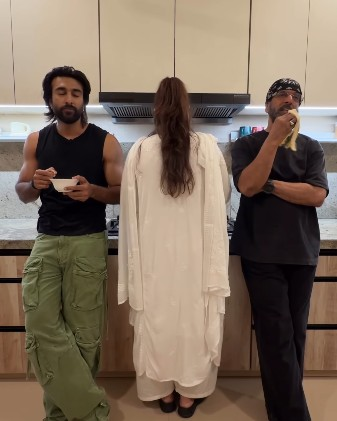 मीजान जाफरी और पिता जावेद जाफरी में हुई नोकझोंक, बोले- असली मुकाबला जल्द मीजान जाफरी और पिता जावेद जाफरी में हुई नोकझोंक, बोले- असली मुकाबला जल्द