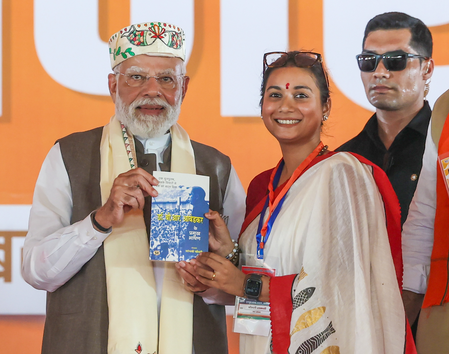 बूथों पर महिला मतदाताओं की भरी मौजूदगी बदलते बिहार की खूबसूरत तस्वीर शांभवी चौधरी बूथों पर महिला मतदाताओं की भरी मौजूदगी बदलते बिहार की खूबसूरत तस्वीर शांभवी चौधरी