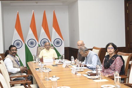 पांडिचेरी विश्वविद्यालय कुलपति की उपराष्ट्रपति से मुलाकात, छात्र कल्याण और नवाचार पर जोर पांडिचेरी विश्वविद्यालय कुलपति की उपराष्ट्रपति से मुलाकात, छात्र कल्याण और नवाचार पर जोर