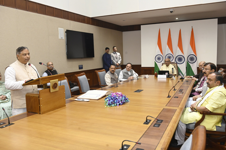 सत शर्मा और राजिंदर गुप्ता ने राज्यसभा सदस्य के रूप में शपथ ली सत शर्मा और राजिंदर गुप्ता ने राज्यसभा सदस्य के रूप में शपथ ली