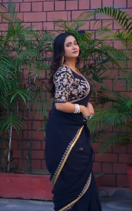 पवन सिंह और नीलम गिरी के गानों पर थिरकीं त्रिशा कर मधु, सोशल मीडिया पर खूब देखा जा रहा वीडियो