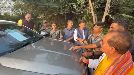 बिहार डिप्टी सीएम विजय सिन्हा और राजद एमएलसी अजय कुमार के बीच तीखी बहस बिहार डिप्टी सीएम विजय सिन्हा और राजद एमएलसी अजय कुमार के बीच तीखी बहस