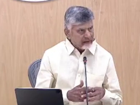 आंध्र प्रदेश हादसों को लेकर सीएम ने अधिकारियों को लगाई फटकार, पूछा- कौन है जिम्मेदार? आंध्र प्रदेश हादसों को लेकर सीएम ने अधिकारियों को लगाई फटकार, पूछा- कौन है जिम्मेदार?