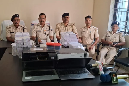 झारखंड धनबाद में अवैध लॉटरी चलाने वाले गिरोह का भंडाफोड़, पांच गिरफ्तार झारखंड धनबाद में अवैध लॉटरी चलाने वाले गिरोह का भंडाफोड़, पांच गिरफ्तार