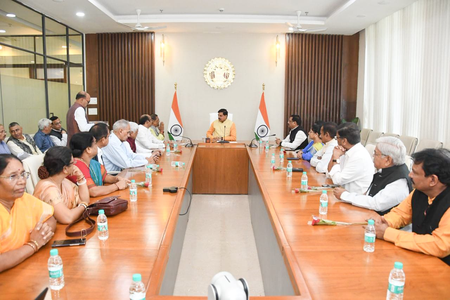 अनुसूचित जाति जनजाति की योजनाओं की जमीनी हकीकत जानने केंद्रीय समिति का मध्य प्रदेश दौरा अनुसूचित जाति जनजाति की योजनाओं की जमीनी हकीकत जानने केंद्रीय समिति का मध्य प्रदेश दौरा