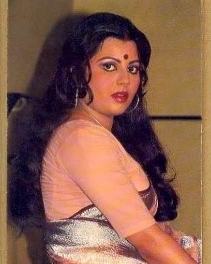 दिग्गज अभिनेत्री सुलक्षणा पंडित का निधन, 71 साल की उम्र में ली अंतिम सांस दिग्गज अभिनेत्री सुलक्षणा पंडित का निधन, 71 साल की उम्र में ली अंतिम सांस