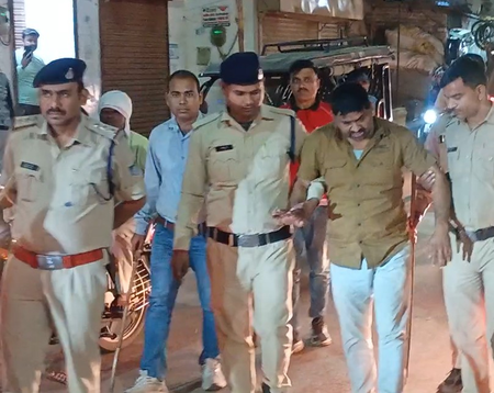 ग्वालियर पुलिस ने उत्तर प्रदेश-मध्य प्रदेश बॉर्डर से हिस्ट्रीशीटर रिंकू को किया गिरफ्तार ग्वालियर पुलिस ने उत्तर प्रदेश-मध्य प्रदेश बॉर्डर से हिस्ट्रीशीटर रिंकू को किया गिरफ्तार
