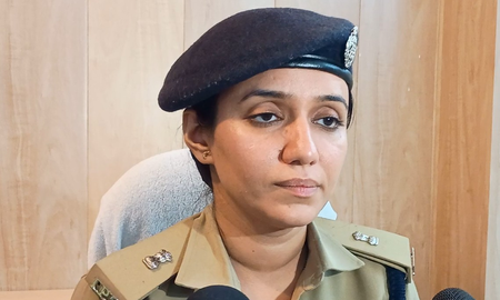 ग्वालियर पुलिस और डकैत योगी गुर्जर गैंग के बीच मुठभेड़, दो पुलिसकर्मी घायल ग्वालियर पुलिस और डकैत योगी गुर्जर गैंग के बीच मुठभेड़, दो पुलिसकर्मी घायल