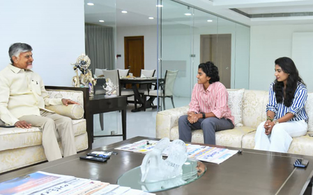 श्री चरणी के चयन पर खुशी थी, अब वह ट्रॉफी लेकर लौटी हैं मिताली राज श्री चरणी के चयन पर खुशी थी, अब वह ट्रॉफी लेकर लौटी हैं मिताली राज