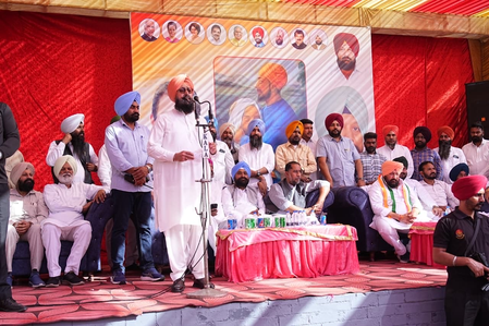 तरनतारन उपचुनाव कांग्रेस नेता करणवीर बुर्ज और प्रतिपक्ष प्रताप सिंह बाजवा के खिलाफ चुनाव आयोग में शिकायत तरनतारन उपचुनाव कांग्रेस नेता करणवीर बुर्ज और प्रतिपक्ष प्रताप सिंह बाजवा के खिलाफ चुनाव आयोग में शिकायत