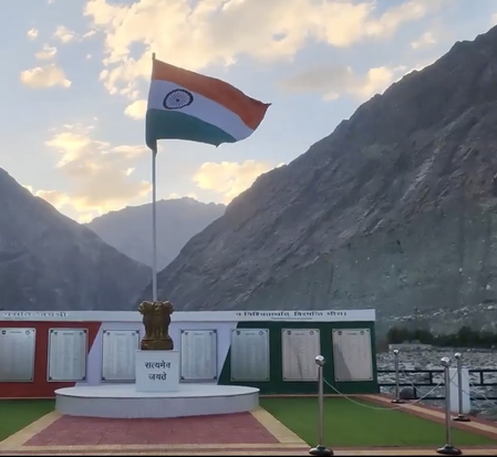 वन्दे मातरम् की 150वीं वर्षगांठ भारतीय सेना ने किया मां भारती को नमन वन्दे मातरम् की 150वीं वर्षगांठ भारतीय सेना ने किया मां भारती को नमन