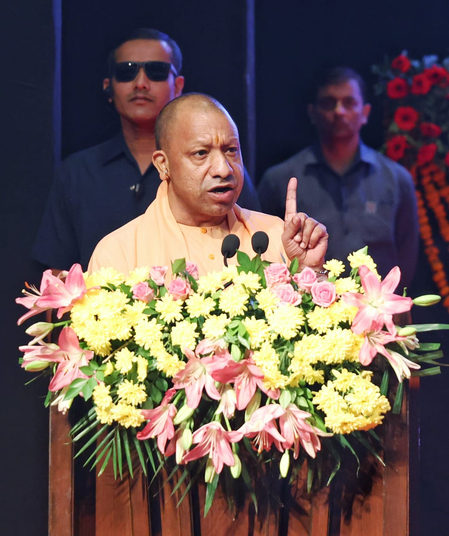 आजादी के मंत्र को बढ़ाने और भारत को नई दिशा देने में सफल हुआ वंदे मातरम् गीत सीएम योगी आजादी के मंत्र को बढ़ाने और भारत को नई दिशा देने में सफल हुआ वंदे मातरम् गीत सीएम योगी