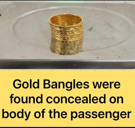 मुंबई एयरपोर्ट पर ड्रग्स-सोने की तस्करी को बड़ा झटका; 18 करोड़ का माल जब्त, तीन गिरफ्तार मुंबई एयरपोर्ट पर ड्रग्स-सोने की तस्करी को बड़ा झटका; 18 करोड़ का माल जब्त, तीन गिरफ्तार