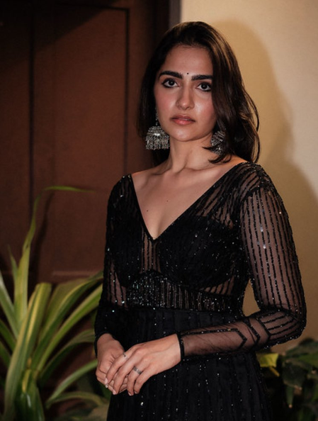 Rukmini Vasanth calls Prashanth Neel a ‘Genius’; sparks speculation if she is part of #NTRNeel project Rukmini Vasanth calls Prashanth Neel a ‘Genius’; sparks speculation if she is part of #NTRNeel project