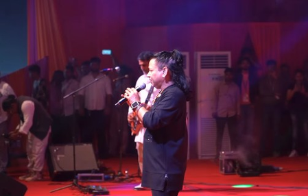 कैलाश खेर ने वंदे मातरम को बताया पवित्र भावना, कहा-यह एकता और समर्पण का प्रतीक कैलाश खेर ने वंदे मातरम को बताया पवित्र भावना, कहा-यह एकता और समर्पण का प्रतीक