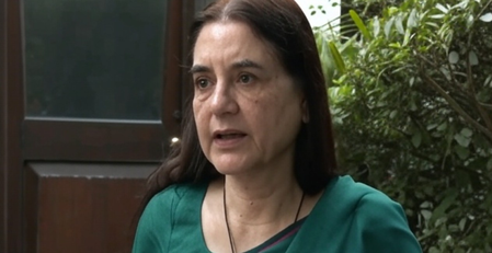 आवारा कुत्तों के संबंध में आए सुप्रीम कोर्ट के फैसले पर मेनका गांधी ने उठाए सवाल आवारा कुत्तों के संबंध में आए सुप्रीम कोर्ट के फैसले पर मेनका गांधी ने उठाए सवाल