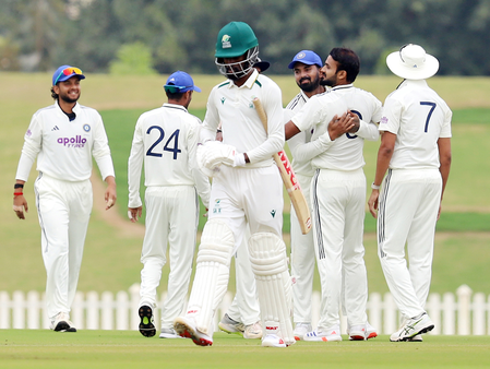 दक्षिण अफ्रीका ए के खिलाफ तेज गेंदबाजों ने कराई भारत ए की वापसी दक्षिण अफ्रीका ए के खिलाफ तेज गेंदबाजों ने कराई भारत ए की वापसी