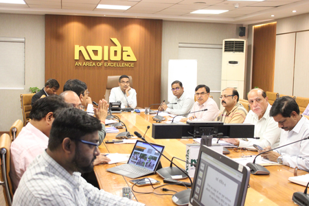 नोएडा में ग्राम सुविधाओं की बड़ी समीक्षा सीवर, सफाई, जलापूर्ति और सड़कों पर एक महीने का विशेष अभियान नोएडा में ग्राम सुविधाओं की बड़ी समीक्षा सीवर, सफाई, जलापूर्ति और सड़कों पर एक महीने का विशेष अभियान