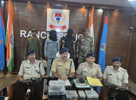 कारोबारी से रंगदारी मांगने और बम विस्फोट कर दहशत फैलाने वाले दो अपराधी गिरफ्तार