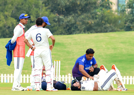 फैंस को राहत, साउथ अफ्रीका ए के खिलाफ रिटायर्ड हर्ट होने के बाद बल्लेबाजी के लिए लौटे पंत फैंस को राहत, साउथ अफ्रीका ए के खिलाफ रिटायर्ड हर्ट होने के बाद बल्लेबाजी के लिए लौटे पंत