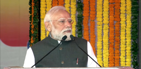 पीएम मोदी ने काशी से दी सौगात, चार वंदे भारत ट्रेन को दिखाई हरी झंडी पीएम मोदी ने काशी से दी सौगात, चार वंदे भारत ट्रेन को दिखाई हरी झंडी