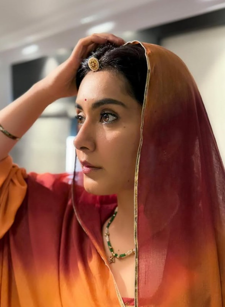 राशि खन्ना ने शेयर की 120 बहादुर से शगुन शैतान सिंह भाटी की झलक राशि खन्ना ने शेयर की 120 बहादुर से शगुन शैतान सिंह भाटी की झलक