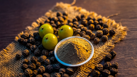 त्रिफला आयुर्वेद का त्रिदोष संतुलक, जो शरीर को अंदर से करता है साफ त्रिफला आयुर्वेद का त्रिदोष संतुलक, जो शरीर को अंदर से करता है साफ