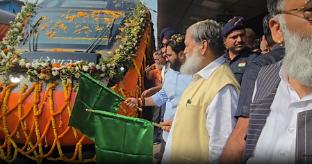 हरियाणा कैबिनेट मंत्री अनिल विज ने अंबाला में नई वंदे भारत ट्रेन को हरी झंडी दिखाकर रवाना किया हरियाणा कैबिनेट मंत्री अनिल विज ने अंबाला में नई वंदे भारत ट्रेन को हरी झंडी दिखाकर रवाना किया