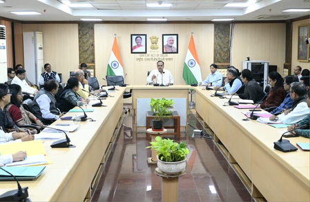 दिल्ली के स्वास्थ्य मंत्री ने सरकारी अस्पतालों के अधिकारियों के साथ की बैठक, दिए सख्त दिशा-निर्देश दिल्ली के स्वास्थ्य मंत्री ने सरकारी अस्पतालों के अधिकारियों के साथ की बैठक, दिए सख्त दिशा-निर्देश