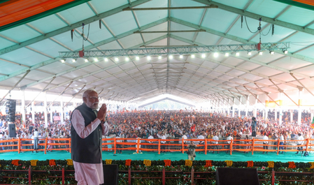 11 घंटे, 1,680 किमी की यात्रा और पांच कार्यक्रम, राष्ट्र के प्रति पीएम मोदी ने दिखाई अटूट प्रतिबद्धता 11 घंटे, 1,680 किमी की यात्रा और पांच कार्यक्रम, राष्ट्र के प्रति पीएम मोदी ने दिखाई अटूट प्रतिबद्धता