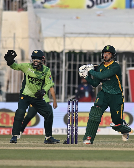 पाकिस्तान ने पहली बार वनडे सीरीज में अपने घर में दक्षिण अफ्रीका को हराया पाकिस्तान ने पहली बार वनडे सीरीज में अपने घर में दक्षिण अफ्रीका को हराया