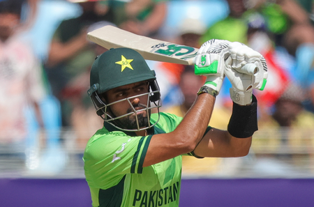 बाबर आजम अंतर्राष्ट्रीय क्रिकेट में 15,000 रन बनाने वाले पाकिस्तान के पांचवें बल्लेबाज बने