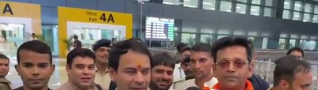 Tej Pratap-Ravi Kishan meet at Patna airport again sparks speculation