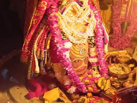 उज्जैन त्रिपुंड और त्रिशूल से सजे बाबा महाकाल, भस्म आरती के बाद दिए भक्तों को अद्भुत दर्शन उज्जैन त्रिपुंड और त्रिशूल से सजे बाबा महाकाल, भस्म आरती के बाद दिए भक्तों को अद्भुत दर्शन