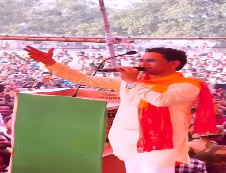 छपरा से भागने की फिराक में हैं खेसारी लाल यादव पर जनता जाने न दे, निरहुआ ने ली चुटकी छपरा से भागने की फिराक में हैं खेसारी लाल यादव पर जनता जाने न दे, निरहुआ ने ली चुटकी