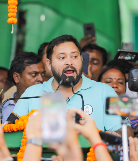Tejashwi celebrates 36th birthday during rally in Bihar's Karakat