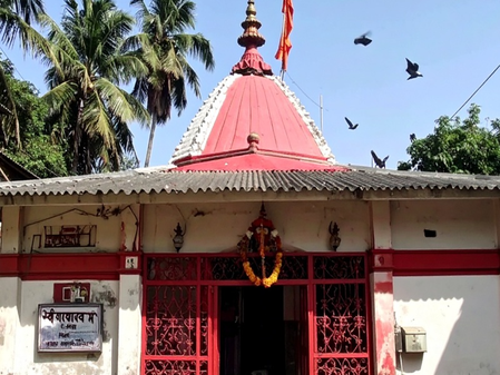 श्री-श्री उग्रतारा मंदिर इस शक्तिपीठ में प्रतिमा नहीं, पानी से भरे मटके की होती है पूजा श्री-श्री उग्रतारा मंदिर इस शक्तिपीठ में प्रतिमा नहीं, पानी से भरे मटके की होती है पूजा