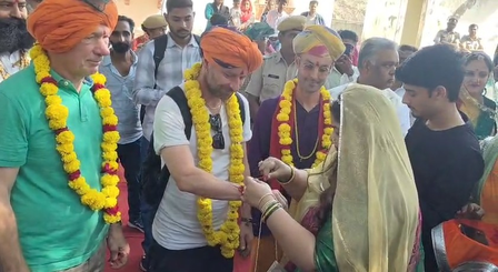 बूंदी उत्सव 2025 सुखमहल में विदेशी मेहमानों की हुई लड्डू-बाटी से मनुहार बूंदी उत्सव 2025 सुखमहल में विदेशी मेहमानों की हुई लड्डू-बाटी से मनुहार