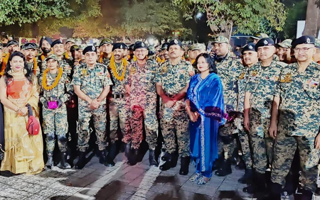 बीएसएफ स्वर्ण जयंती मोटरसाइकिल रैली पंजाब पहुंची, गुरदासपुर में भव्य स्वागत बीएसएफ स्वर्ण जयंती मोटरसाइकिल रैली पंजाब पहुंची, गुरदासपुर में भव्य स्वागत