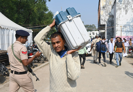 विधानसभा उपचुनाव 7 राज्यों की 8 सीटों पर वोटिंग जारी, तेलंगाना की जुबली हिल्स से 58 उम्मीदवार मैदान में विधानसभा उपचुनाव 7 राज्यों की 8 सीटों पर वोटिंग जारी, तेलंगाना की जुबली हिल्स से 58 उम्मीदवार मैदान में