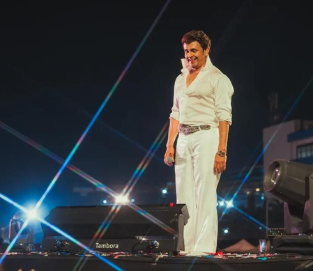 Sonu Nigam overwhelmed by 'Itna pyaar' during his Satrangi Re India Tour