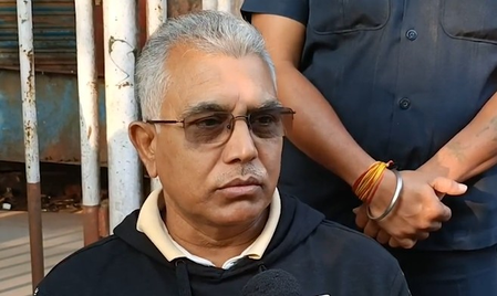 मुर्शिदाबाद की फैक्ट्रियों में बन रहे बम-बंदूकें, दिलीप घोष ने सरकार से की कार्रवाई की मांग