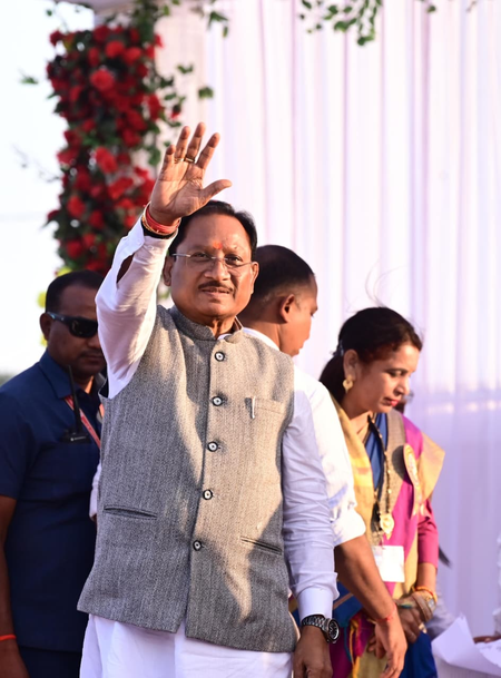 छत्तीसगढ़  मुख्यमंत्री विष्णु देव साय ने स्वामी विवेकानंद एयरपोर्ट पर स्टेट हैंगर के नए गेट का उद्घाटन किया