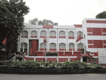 मदुरै लॉ कॉलेज के पूर्व छात्रों का भव्य सम्मान समारोह: वकीलों के लिए 25 लाख तक के बीमा कवर की मांग