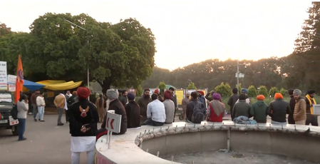 केंद्र सरकार के कदम खींचने के बाद भी पंजाब यूनिवर्सिटी में प्रदर्शन जारी, सीनेट चुनाव घोषित करने की मांग