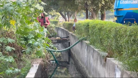 नोएडा  नाले से मिले महिला के शव की पहचान के लिए पोस्टर जारी, पुलिस की 10 टीमें कर रही हैं जांच